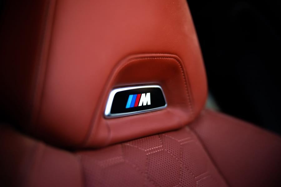 Детали интерьера BMW X4 M Competition (F98) 2019 года  (AU) (фото 10 из 26)